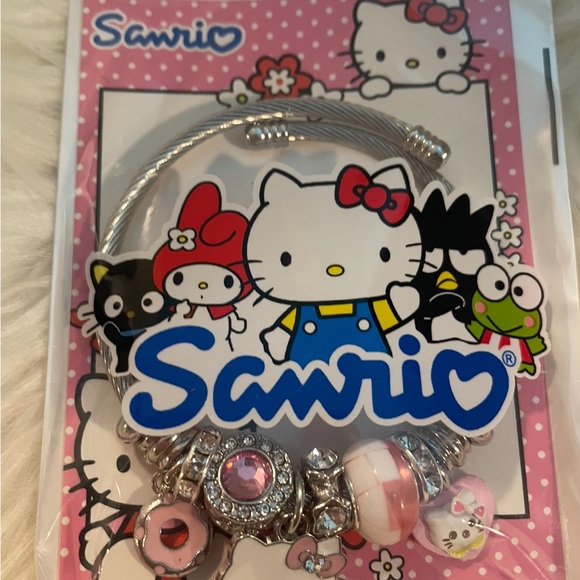 🆕 Hello Kitty charm bracelet 😻 - Picture 2 of 3